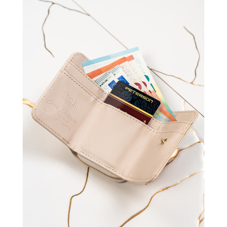 Kleine RFID Damen Geldbörse aus Lackleder mit goldenen Details – Peterson