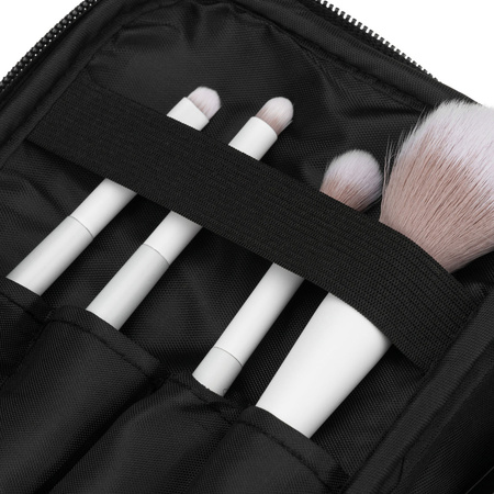 Schwarze Kosmetiktasche aus Synthetikstoff, ausgestattet mit vier Fächern - Peterson