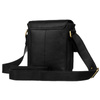 Schwarze Herren-Umhängetasche aus Leder mit Klappe, aufgehängt an einem verstellbaren Gürtel - Peterson