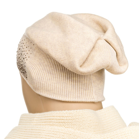 Beanie Mütze mit Kristallen in Beige – Peterson