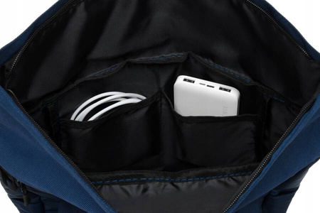 Großer, dunkelblauer City-Rucksack aus Polyester mit Laptopfach – Peterson