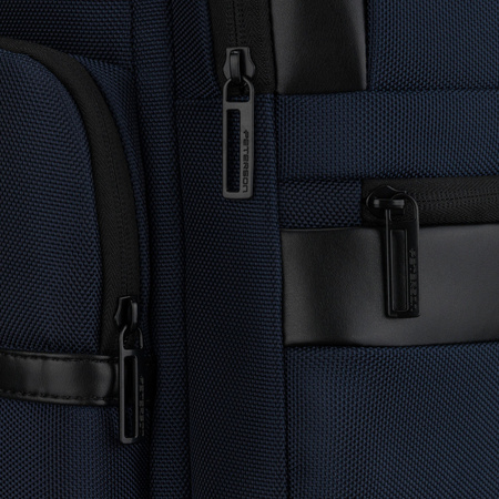 Granatblauer Reiserucksack mit Laptopfach bis zu 14 Zoll – Peterson