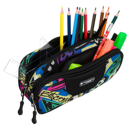 Schuletui aus Polyester mit einem Graffiti-Imitatmuster, das mit Reißverschlüssen geschlossen wird - Peterson