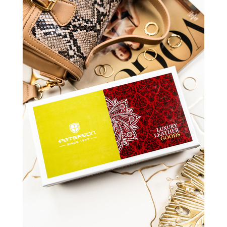 Große, rote Damen-Geldbörse aus Lackleder – Peterson