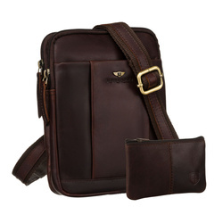 Herren-Schultertasche aus Leder in Braun mit einem Schlüsselmäppchen-Set – Peterson