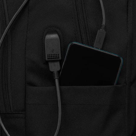 Schulrucksack in Schwarz mit USB-Anschluss – Peterson