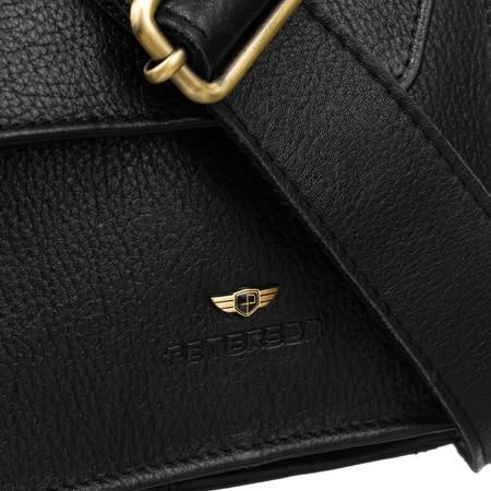 Schwarze Herren-Umhängetasche aus Leder mit Klappe, aufgehängt an einem verstellbaren Gürtel - Peterson