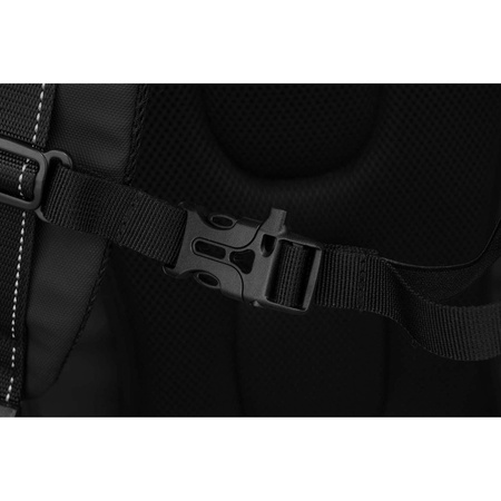 Reiserucksack in Schwarz mit Vakuumfach und USB-Anschluss – Peterson