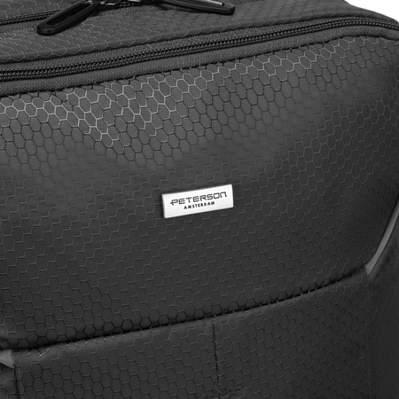 Grauer Reise-Rucksack aus Polyester, aufgehängt an verstellbaren Trägern - Peterson