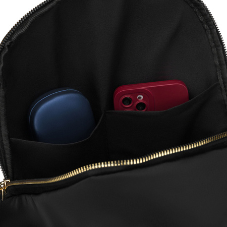 Damen-Stadtrücksäcke aus Polyester in Schwarz, an verstellbaren Trägern aufgehängt - Peterson