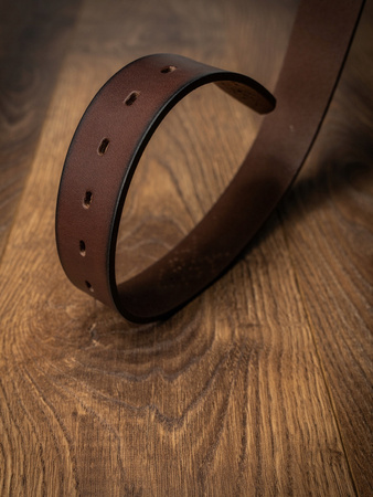 Klassischer Herren Ledergürtel mit Zierlöchern – Rovicky