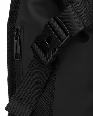 Wasserabweisender Rucksack in Schwarz mit Schnallenverschluss – Peterson