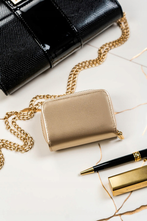 Elegante Damen Geldbörse aus lackiertem Öko-Leder – Peterson