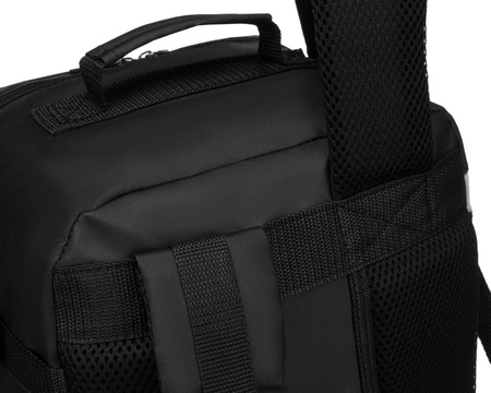 Reiserucksack in Schwarz mit praktischem Trolleygurt – Peterson