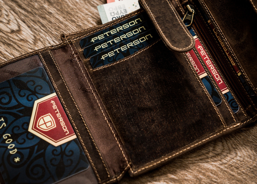 Herren Geldbörse aus Nubukleder im Retro-Stil – Peterson – Bild 9