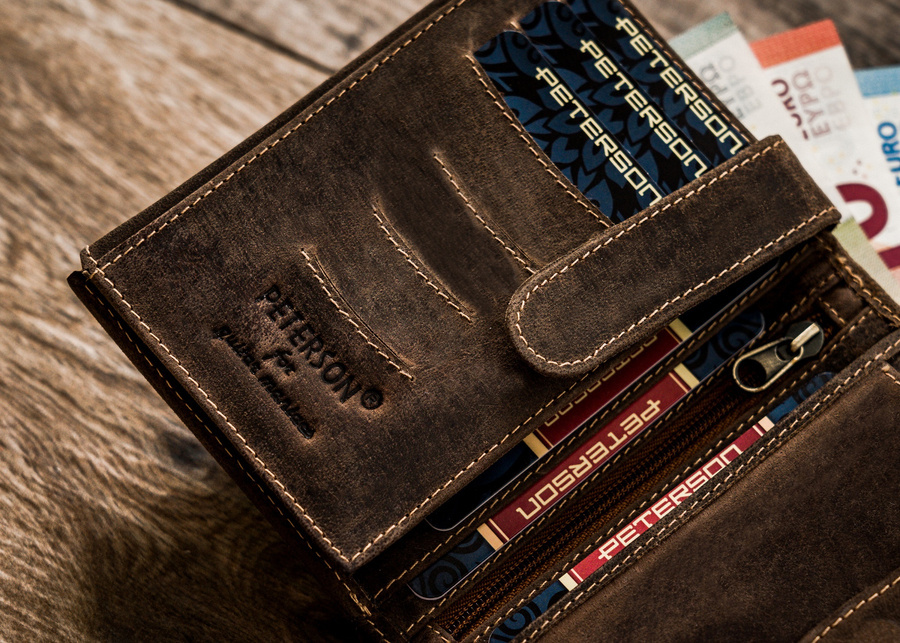 Herren Geldbörse aus Nubukleder im Retro-Stil – Peterson – Bild 6