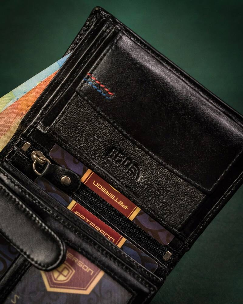 Geschenkset: Herren Geldbörse aus Leder und Schlüsselanhänger – Peterson – Bild 10