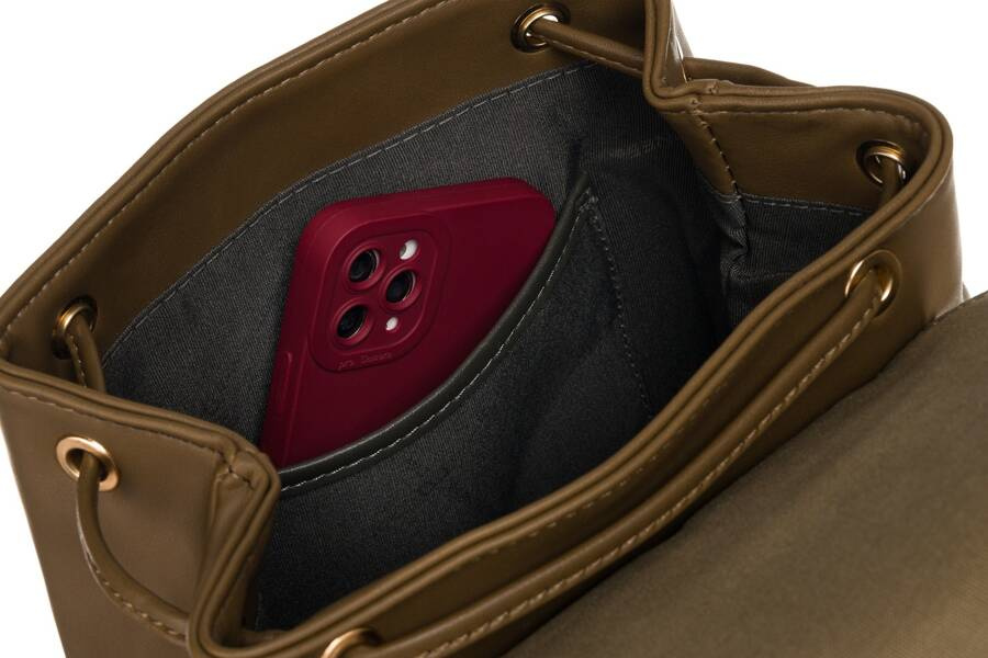 Städtischer Damen Rucksack mit Klappe aus Öko-Leder – David Jones – Bild 8