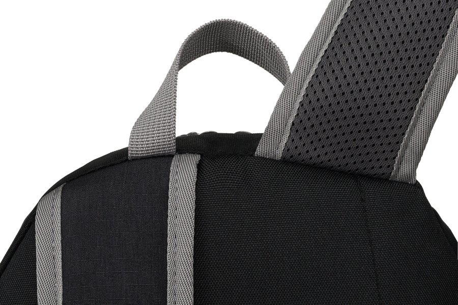 Leichter, schwarzer Wanderrucksack mit Brustgurt – Peterson – Bild 7