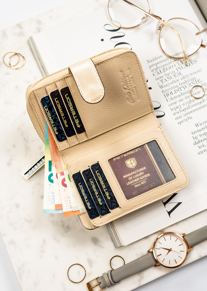 Kleine Damen Geldbörse in Beige mit Reißverschluss und Druckknopf – Peterson – Bild 5