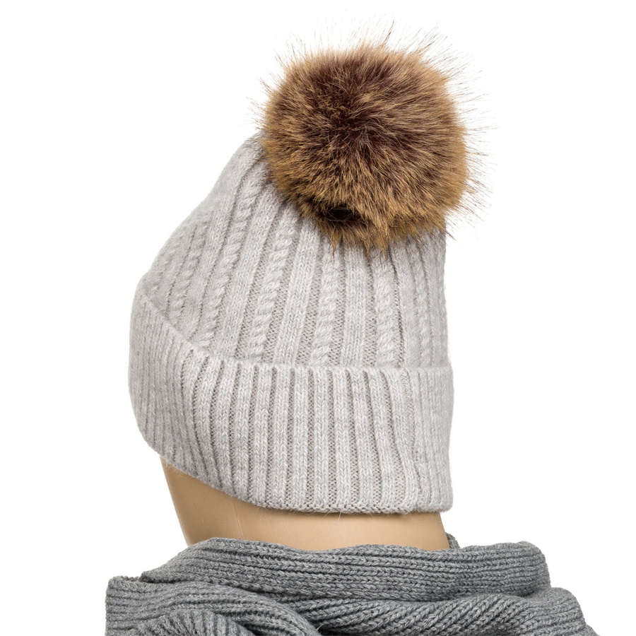 Graue Damen Mütze mit Bommel für den Winter – Peterson – Bild 4