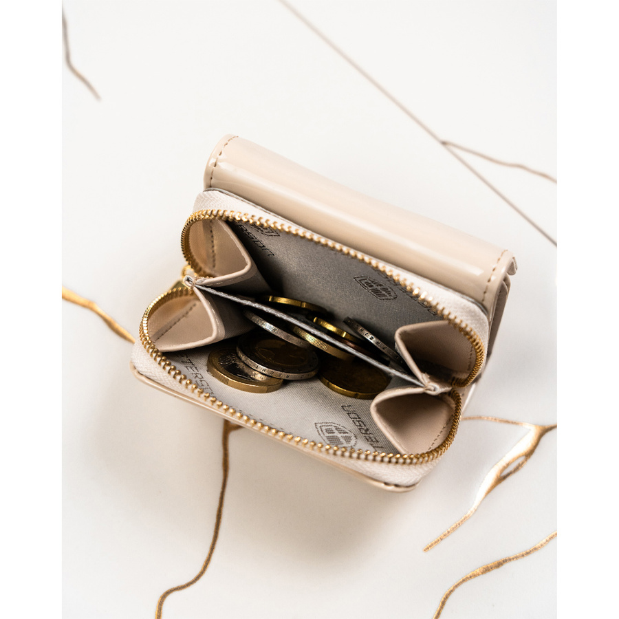 Kleine RFID Damen Geldbörse aus Lackleder mit goldenen Details – Peterson – Bild 10