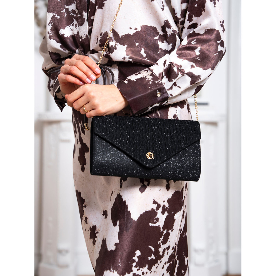 Schwarze Damen Clutch mit Fischgrätmuster und Kettenträger – Rovicky – Bild 5