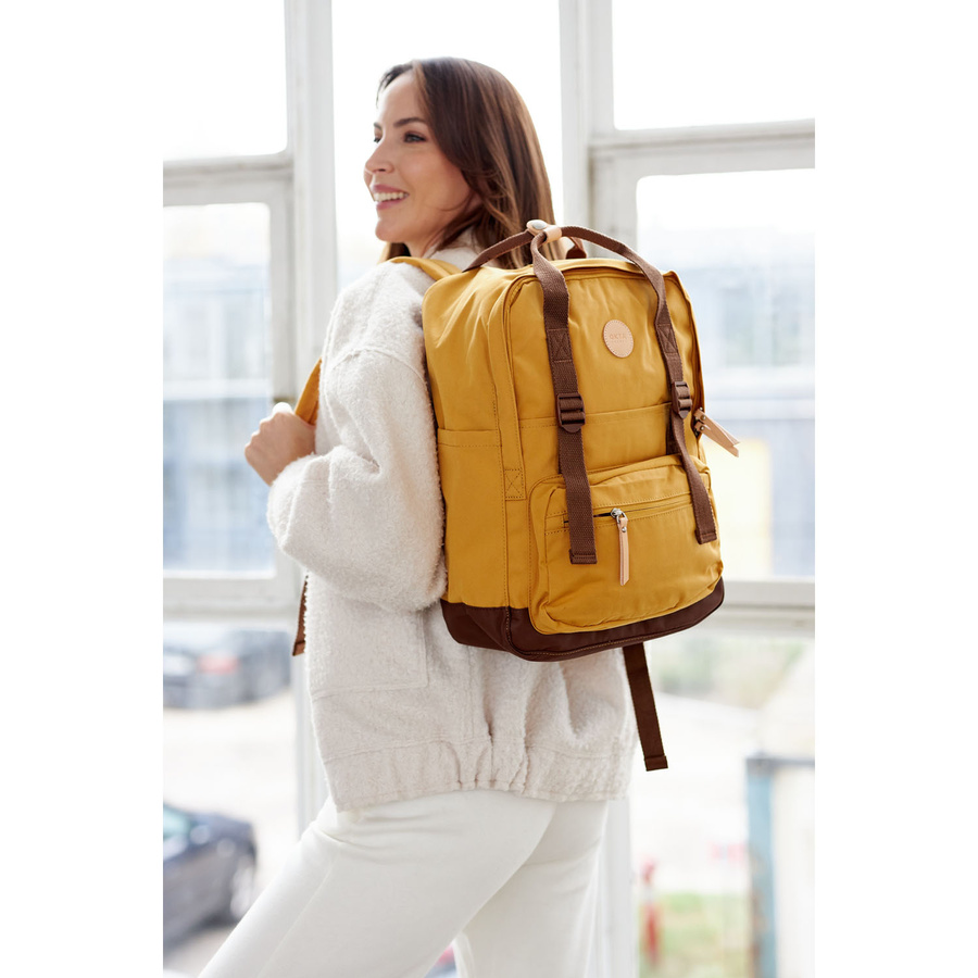 Gelb-brauner City Rucksack mit Laptopfach und Reißverschluss – Himawari – Bild 2