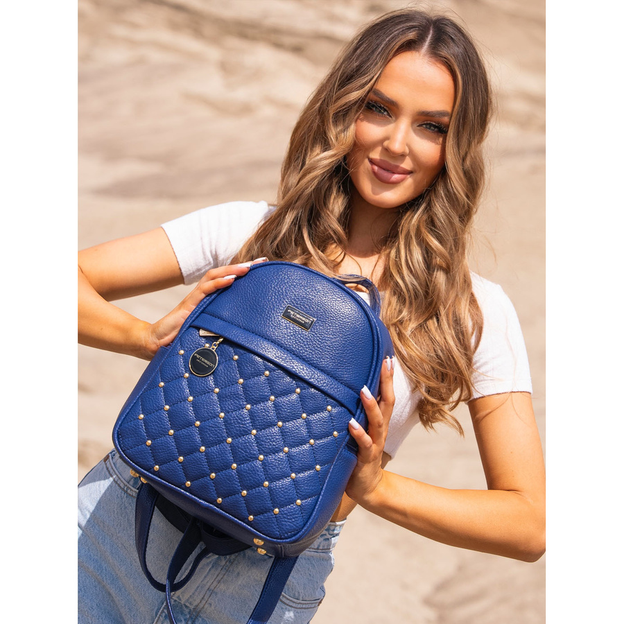 Gesteppt, modischer dunkelblauer Damen Rucksack mit goldenen Nieten aus Öko-Leder – Peterson – Bild 3