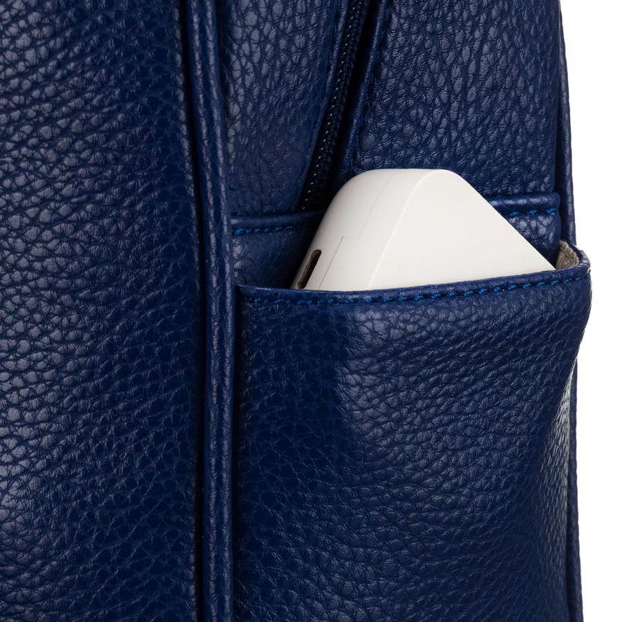 Gesteppt, modischer dunkelblauer Damen Rucksack mit goldenen Nieten aus Öko-Leder – Peterson – Bild 11