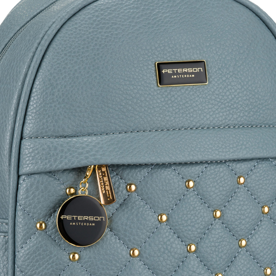 Modischer blauer Damen Rucksack mit Steppung, goldenen Nieten und Anhänger aus Öko-Leder – Peterson – Bild 5