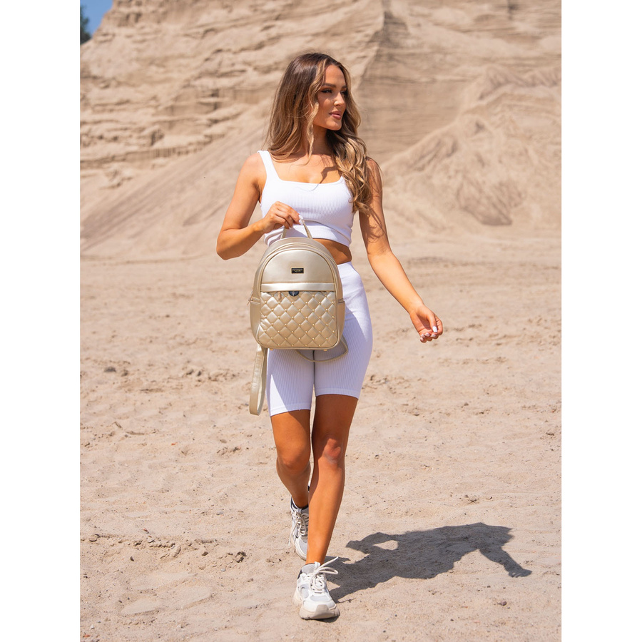 Goldener glänzender Damen Rucksack klein, gesteppt aus Öko-Leder – Peterson – Bild 2