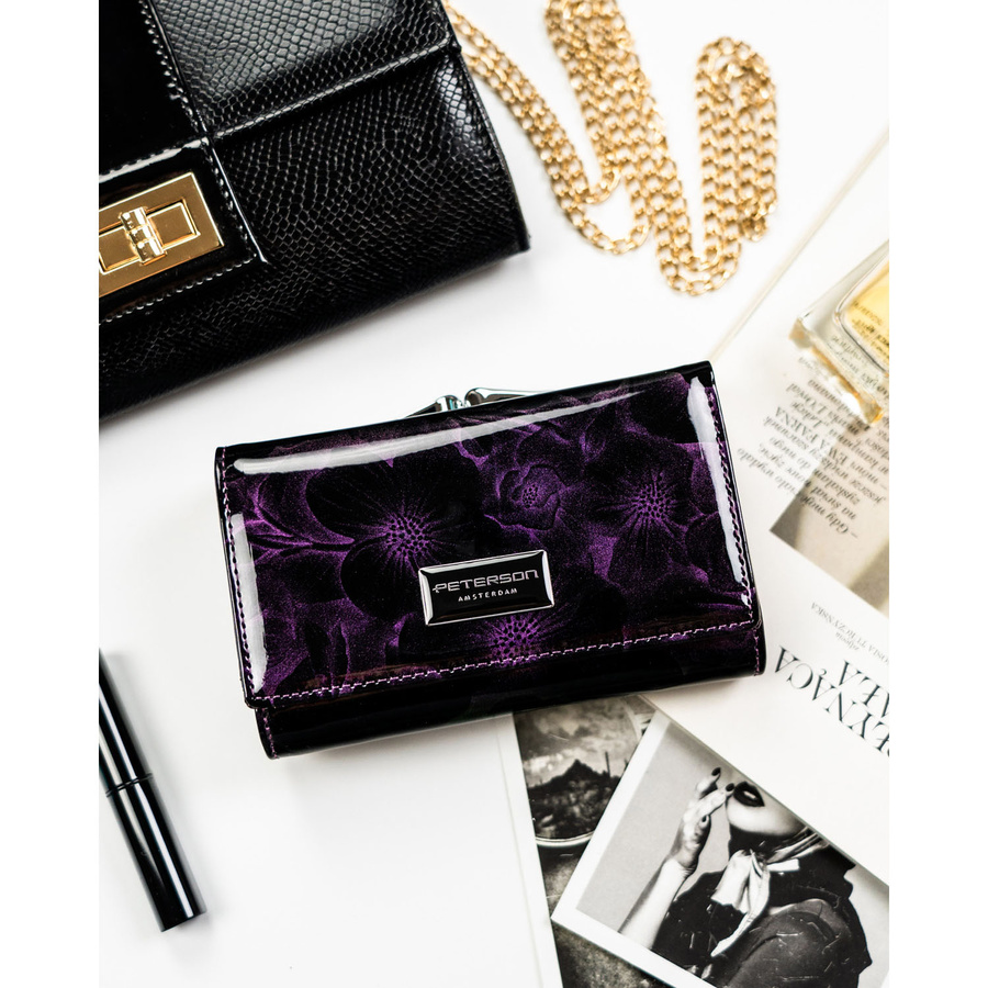 Modisches violettes Damen Portemonnaie mit Blumenmuster, Druckknopf und Bügelverschluss, lackiertes Kunst- und Echtleder, RFID STOP – Peterson – Bild 3