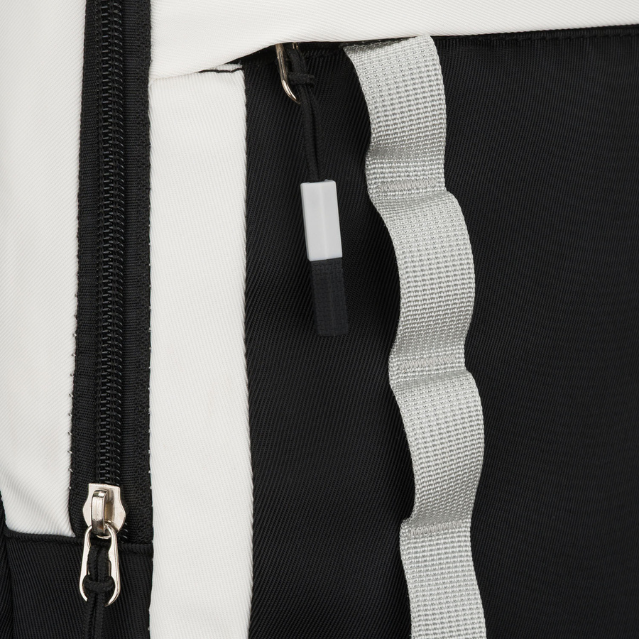 Schwarz-weißer Schulrucksack aus Polyester mit einer praktischen zusätzlichen Tasche – Peterson – Bild 13