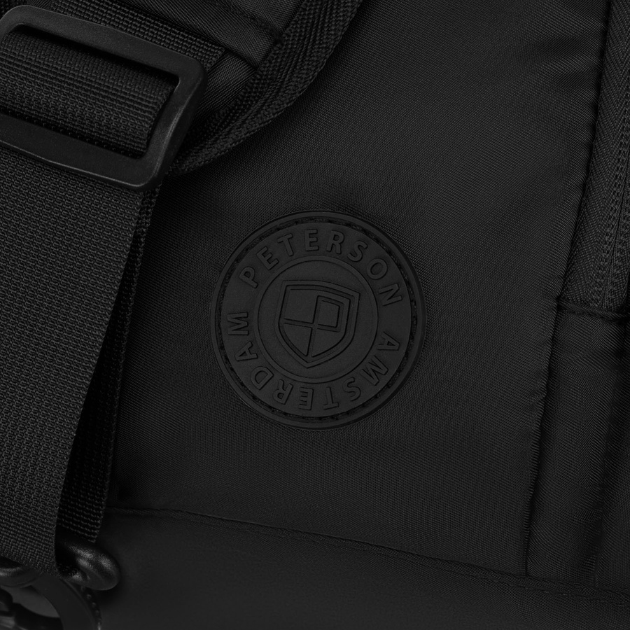 Schwarze, sportliche Reisetasche zum Umhängen – Peterson – Bild 11