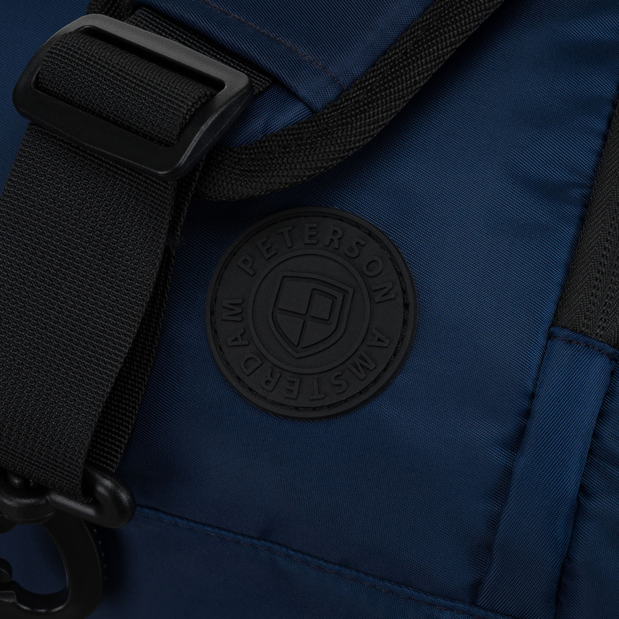 Schwarz-marineblaue, sportliche Reisetasche zum Umhängen mit abnehmbarem Gürtel – Peterson – Bild 11