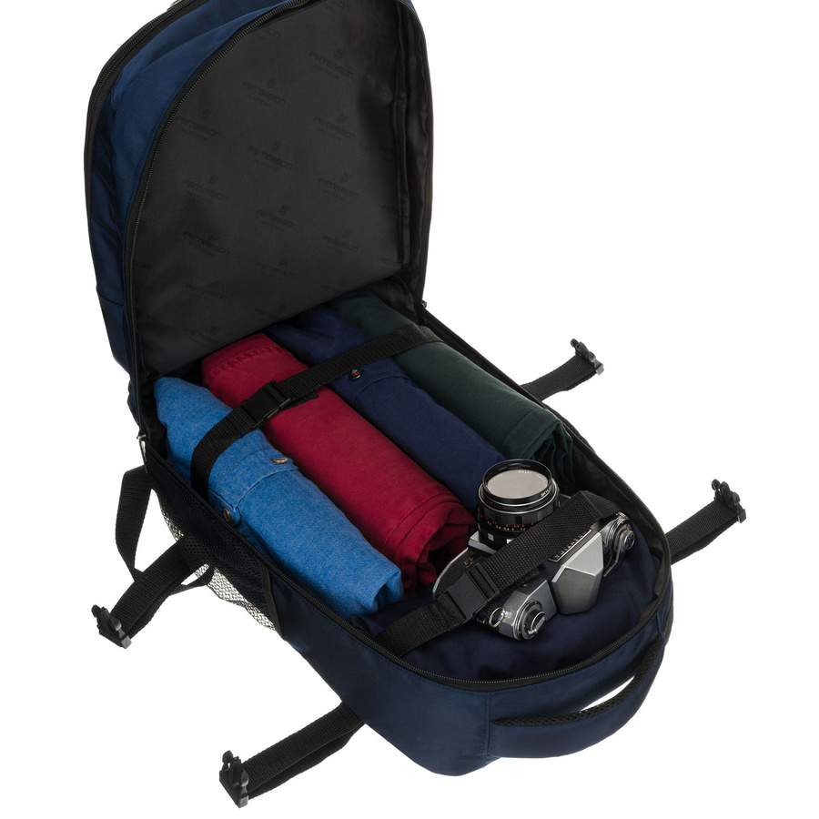 Reise-Rucksack in Marineblau, zweifach unterteilt und mit Reißverschluss verschließbar – Peterson – Bild 8