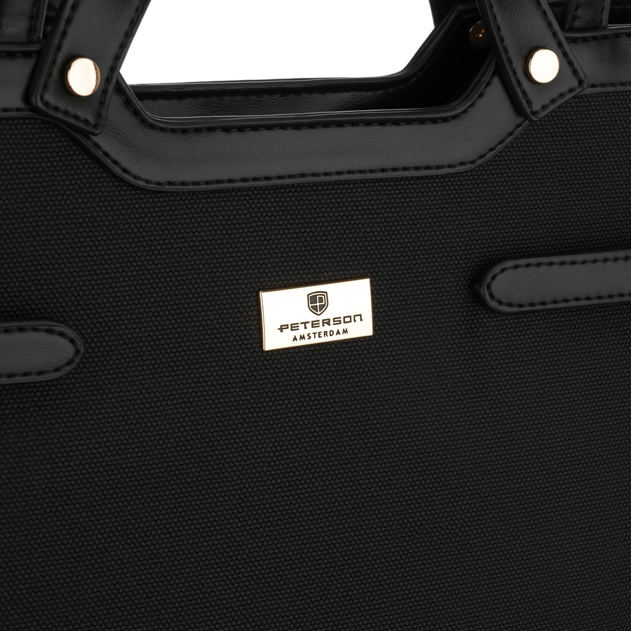 Schwarze Damenhandtasche mit Magnetverschluss, an bequemen Tragegriffen getragen – Peterson – Bild 4