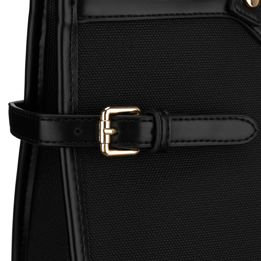 Schwarze Damenhandtasche mit Magnetverschluss, an bequemen Tragegriffen getragen – Peterson – Bild 5