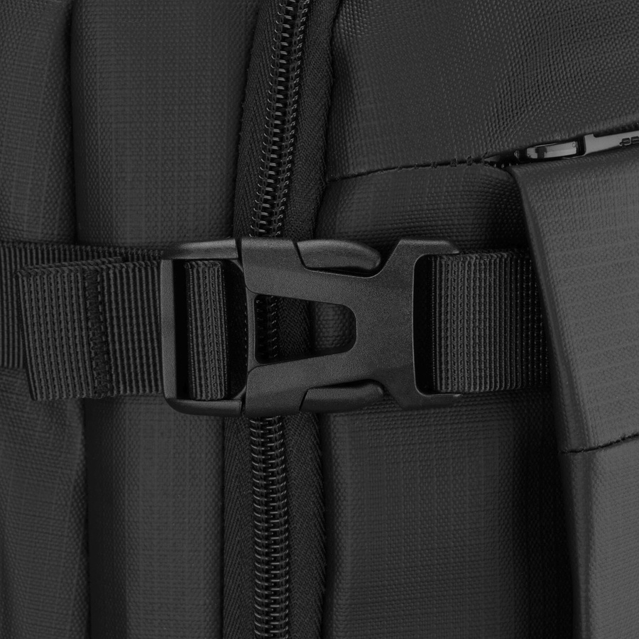 Großer Reise-Rucksack in Schwarz mit Laptopfach, mit Reißverschluss geschlossen - Peterson – Bild 25