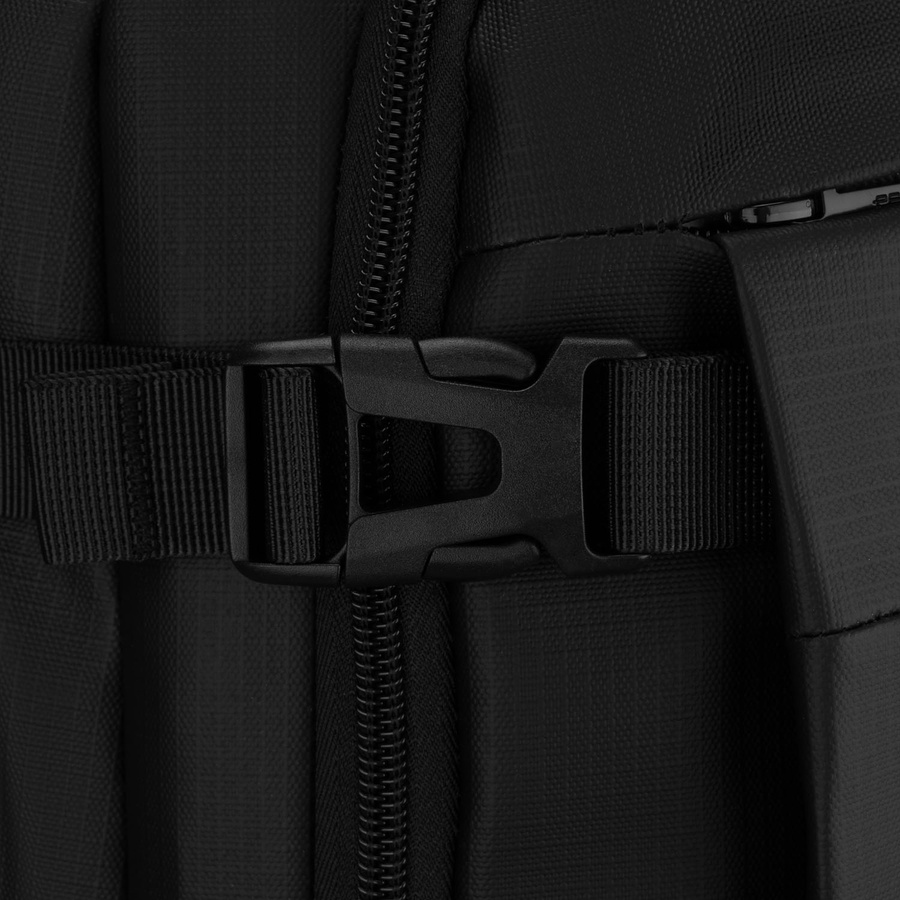Großer Reise-Rucksack in Schwarz mit Laptopfach, mit Reißverschluss geschlossen - Peterson – Bild 16