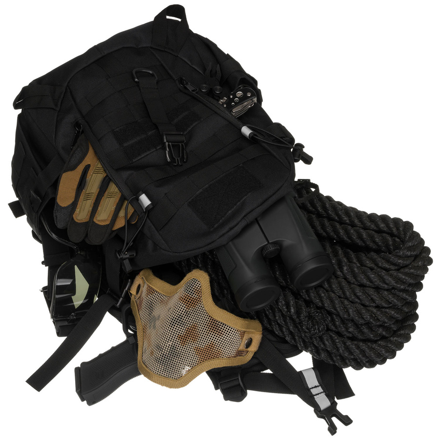 Sportlicher Militärrucksack in Schwarz, aufgehängt an verstellbaren Schultergurten - Peterson – Bild 11