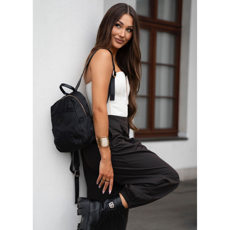 Städtischer Damen-Rucksack aus Nylon und Öko-Leder in Schwarz mit Reißverschluss – Peterson – Bild 3