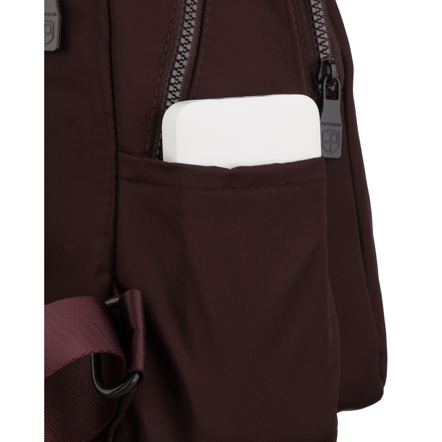 Bordeauxfarbener Damen-Rucksack aus Polyester, an verstellbaren Trägern hängend – Peterson – Bild 10