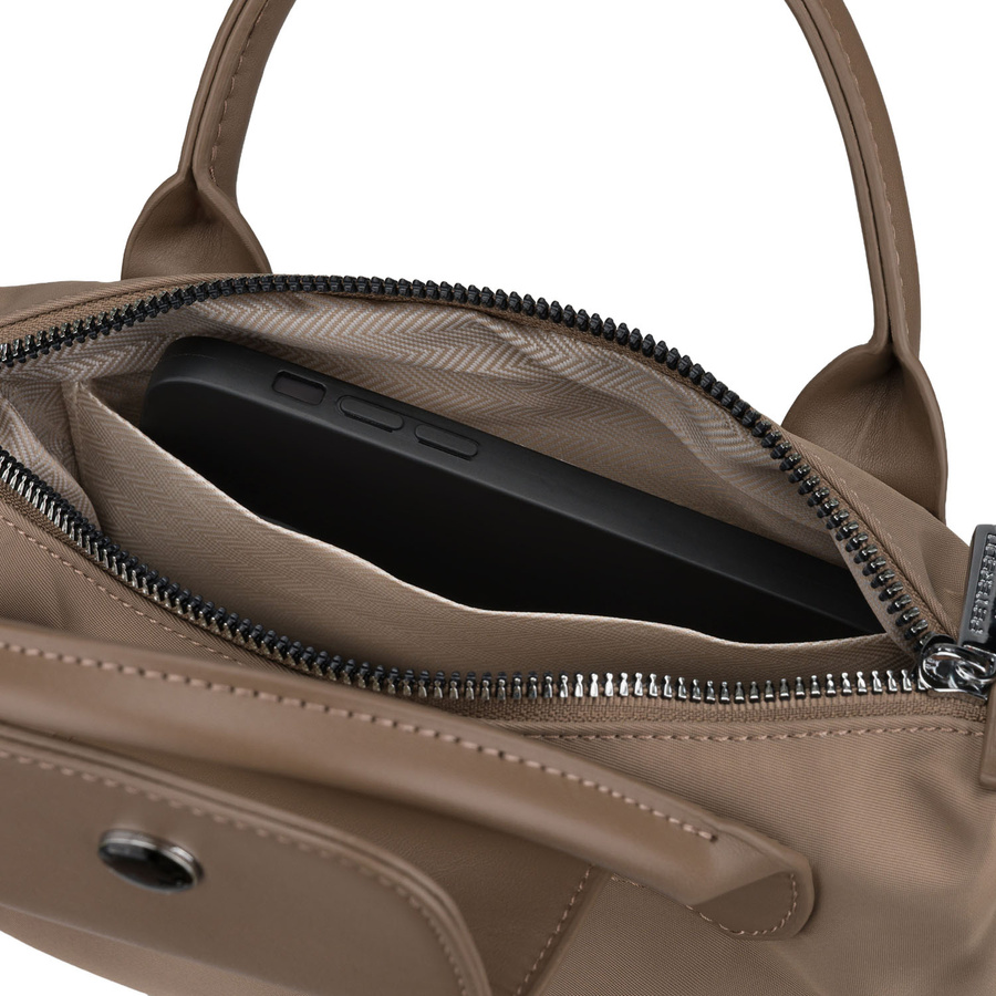 Damen-Umhängetasche aus Polyester in Beige, ein Fach und mit Magnetverschluss – Peterson – Bild 6
