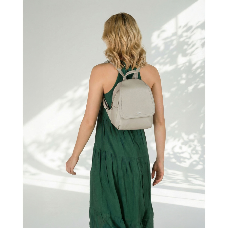 Grauer, urbaner Damen-Rucksack aus Öko-Leder – Rovicky – Bild 2