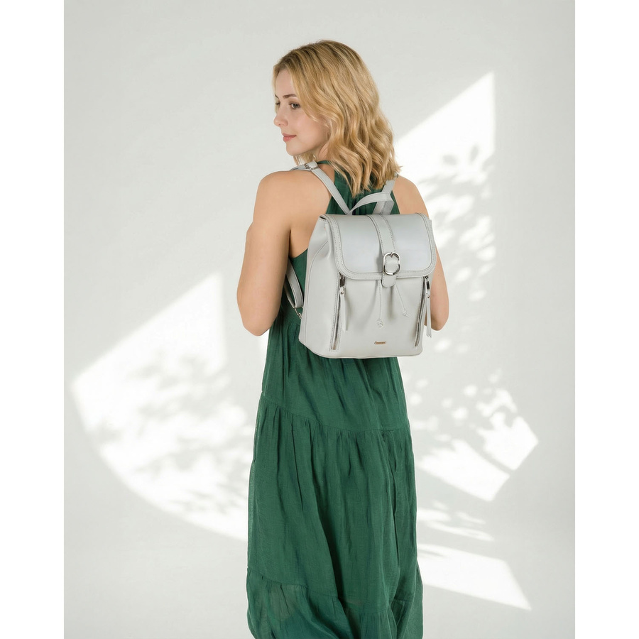 Geräumiger Damen-Rucksack aus Öko-Leder in Grau mit Schutzfüßen – Rovicky – Bild 2