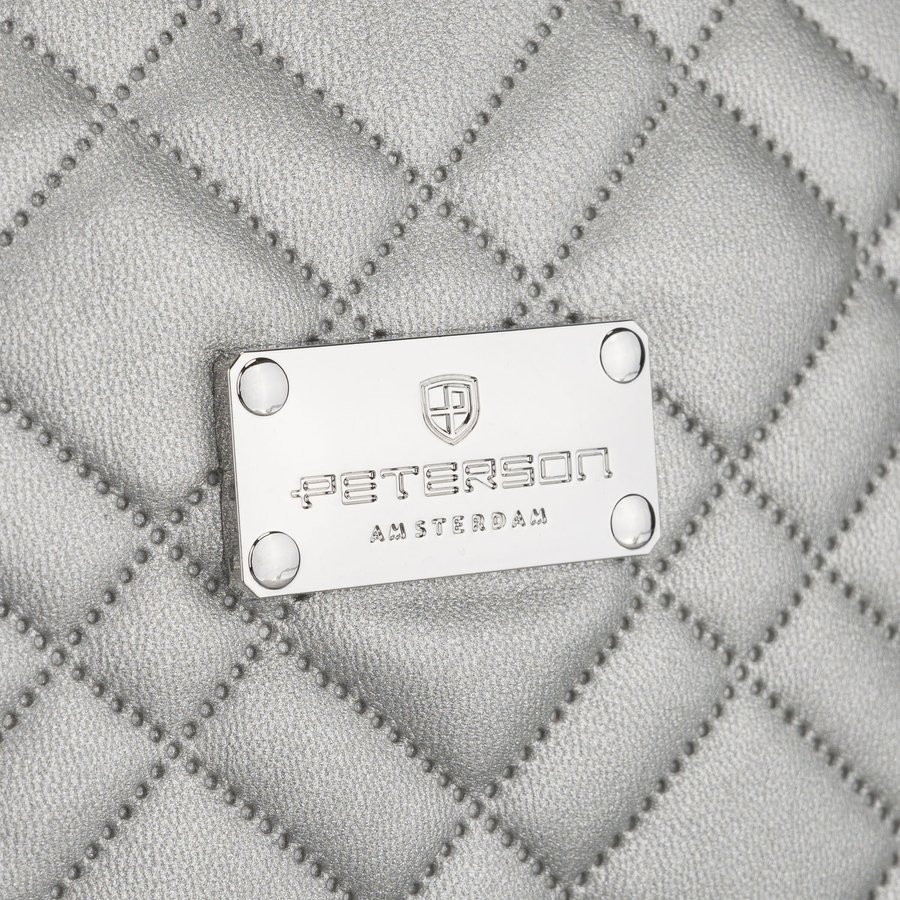 Silberne Kosmetiktasche aus synthetischem Material mit Reißverschluss - Peterson – Bild 4