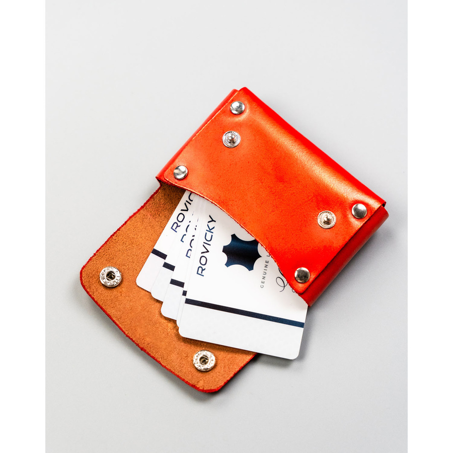 Rotes Kartenetui aus Leder mit Druckknopfverschluss – Bild 5
