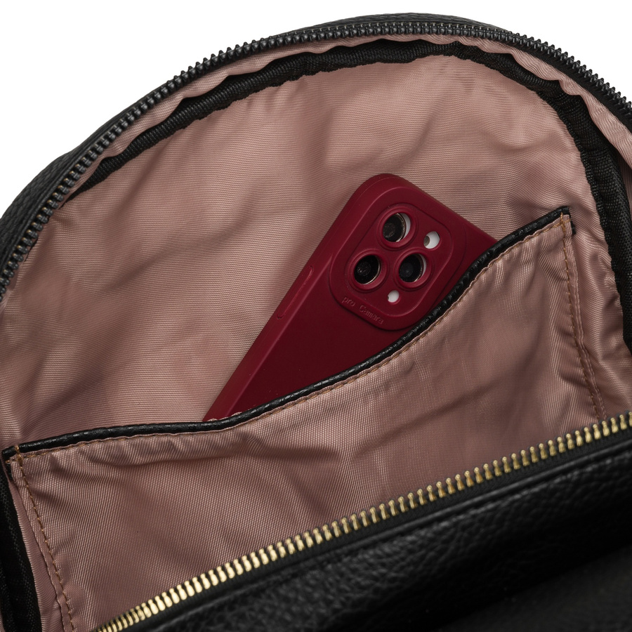 Kleiner Damen-Rucksack mit Klappe schwarz aus Öko-Leder städtisch - Peterson – Bild 10